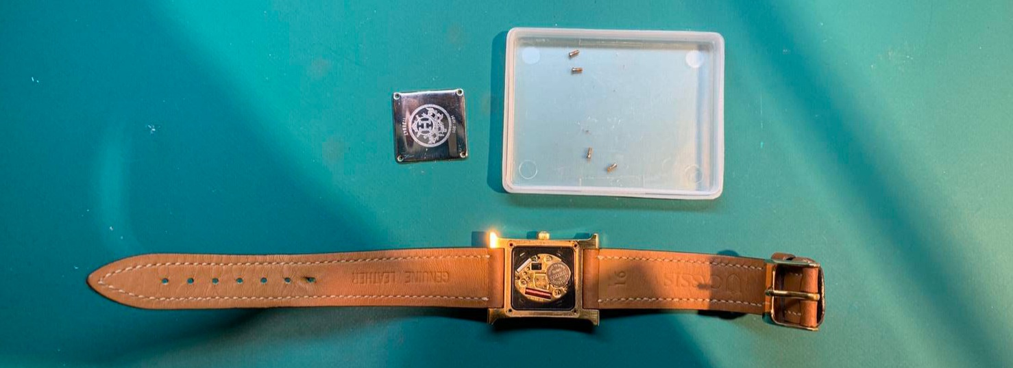 HERMES エルメス Hウォッチの電池交換 | 時計修理のMr.BOB 事例ブログ