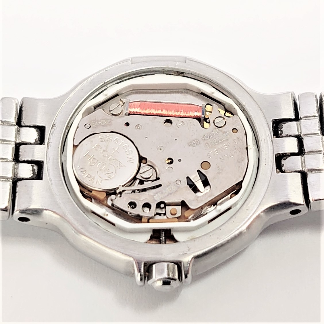 Yves Saint Laurent イヴ・サンローランの電池交換 | 時計修理のMr 