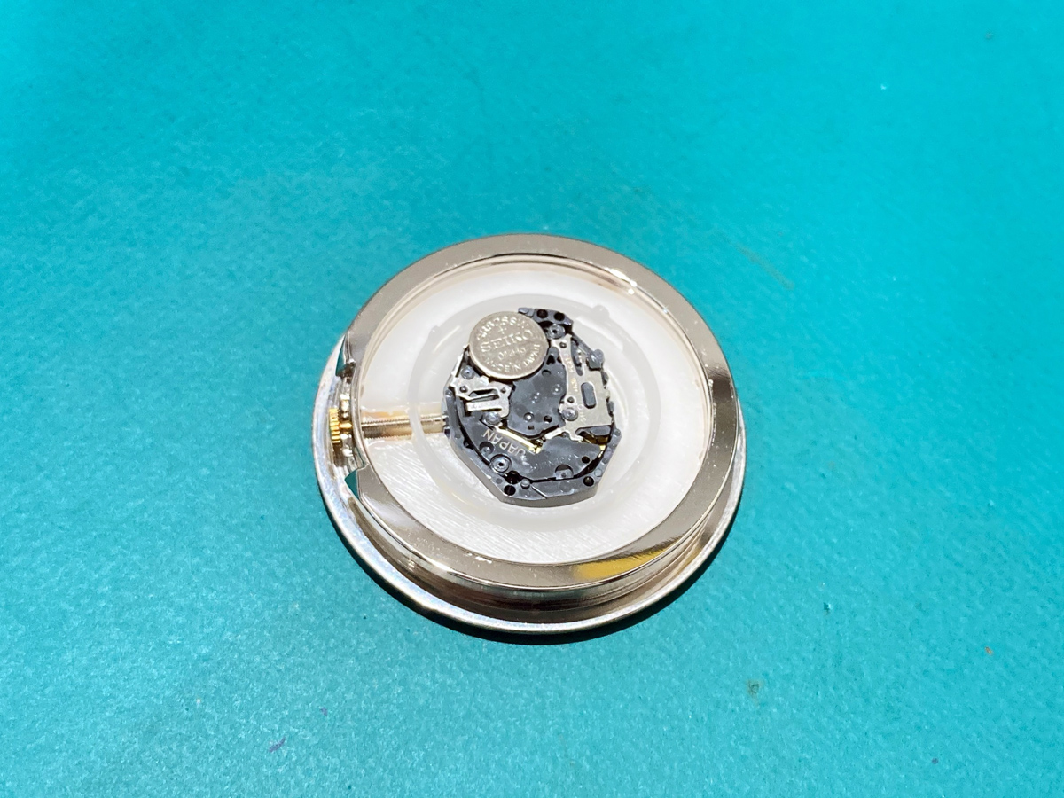 MIKIMOTO ミキモト 卓上時計の電池交換 | 時計修理のMr.BOB 事例ブログ