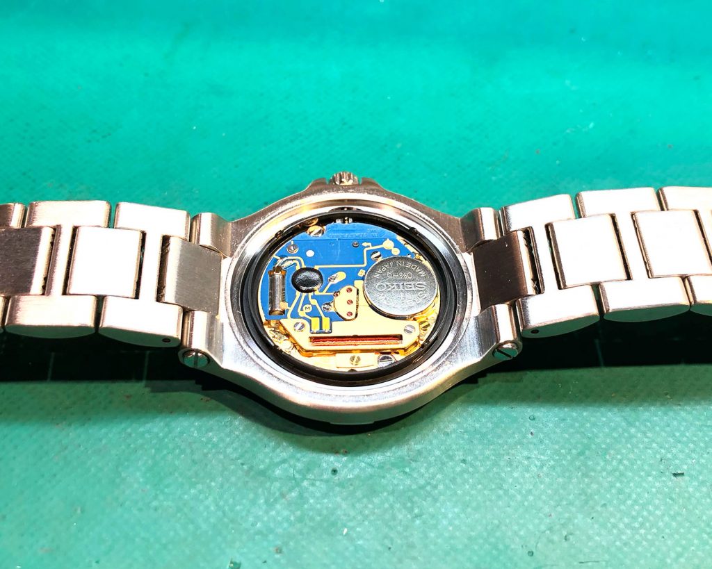 止まっていることに気づいた GUCCI グッチ 9040Mの電池交換