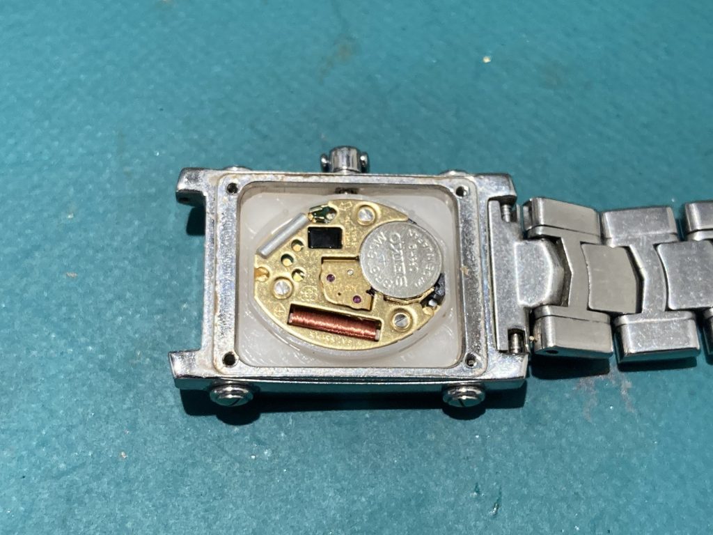 CHARRIOL シャリオール 9012911の電池交換 | 時計修理のMr.BOB 事例ブログ