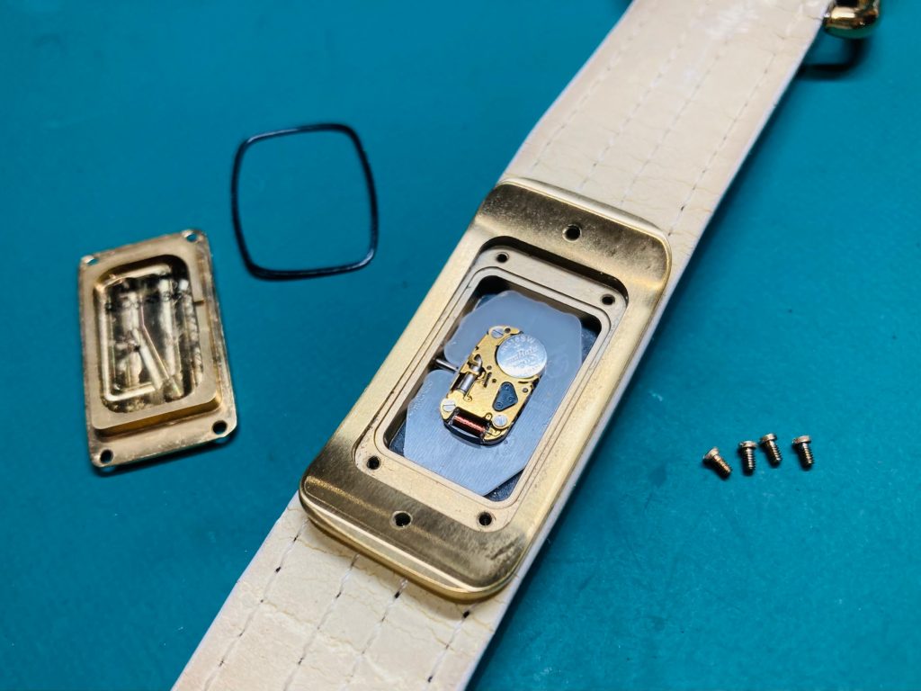 ジャン＝ポール・ゴルチエの電池交換 | 時計修理のMr.BOB 事例ブログ