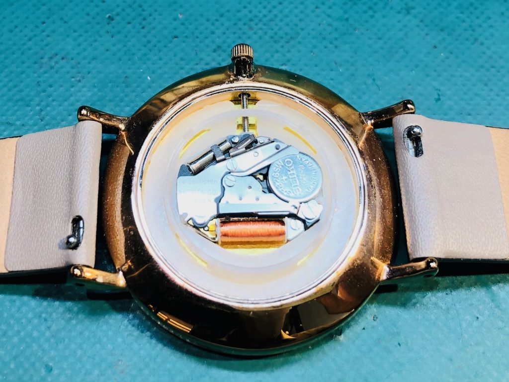 ALLY DENOVO アリーデノヴォの電池交換 | 時計修理のMr.BOB 事例ブログ