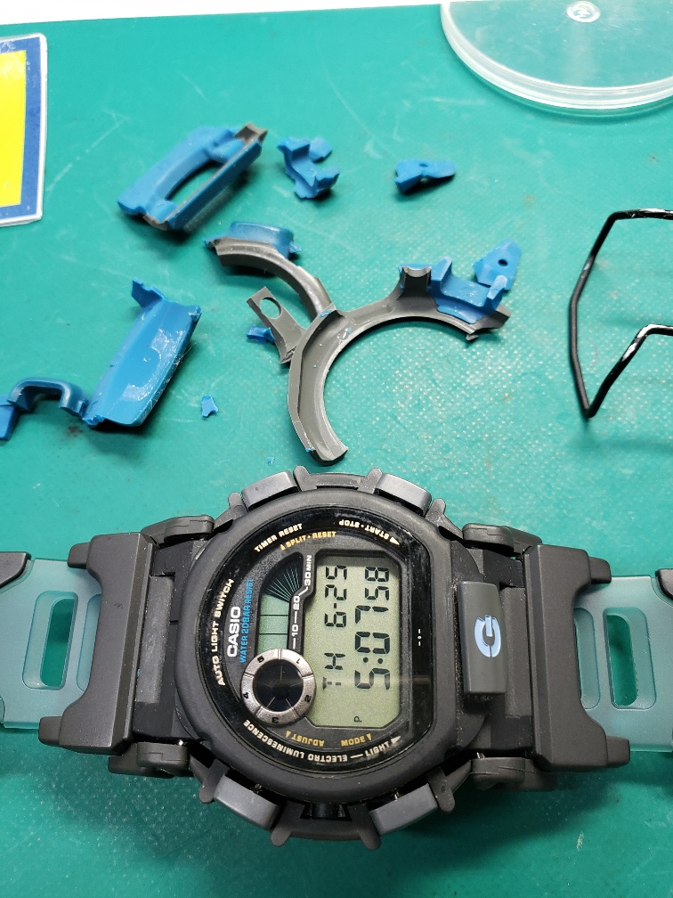 CASIO カシオ G-SHOCK のケース割れ | 時計修理のMr.BOB 事例ブログ